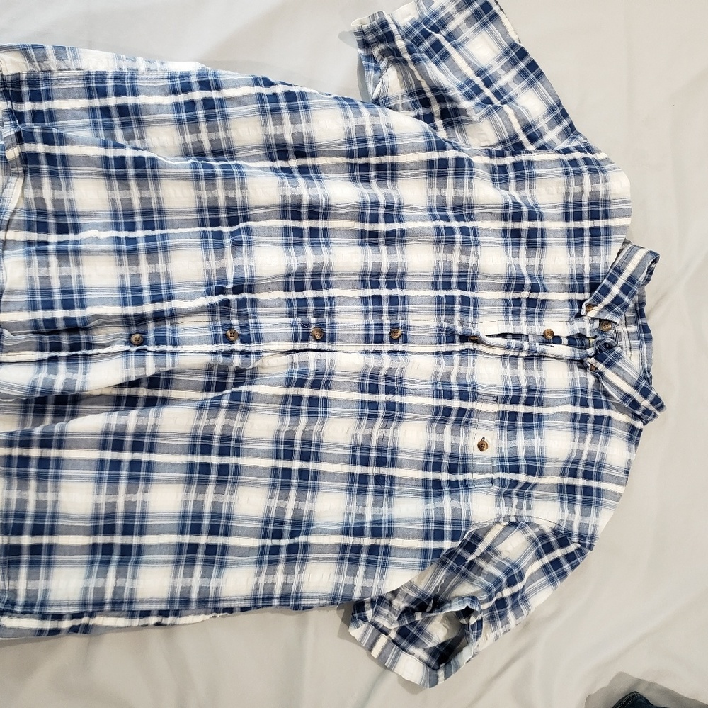 Short sleeve button up